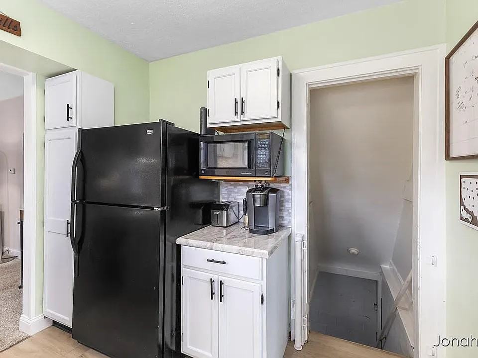 146 Bowne St Ne #NA - Photo 6 of 17