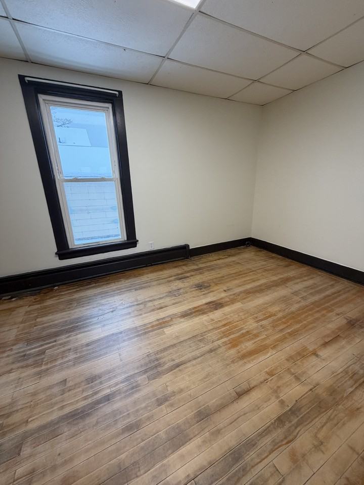 216 1st Ave S #1 - Photo 5 of 17