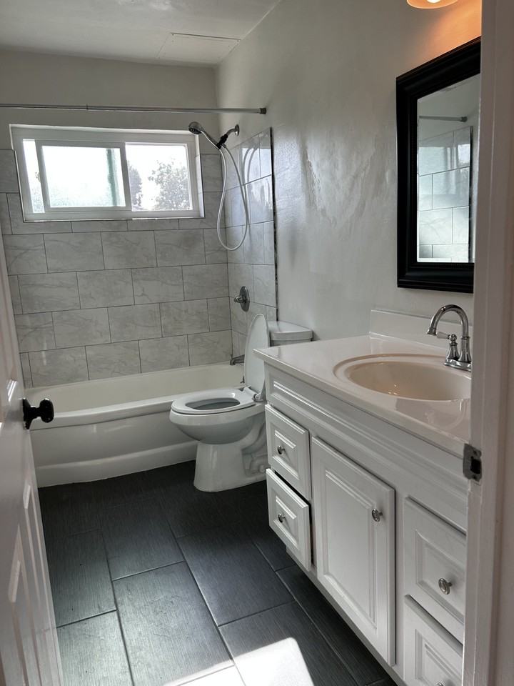 210 W Lemon Ave #32 - Photo 7 of 12