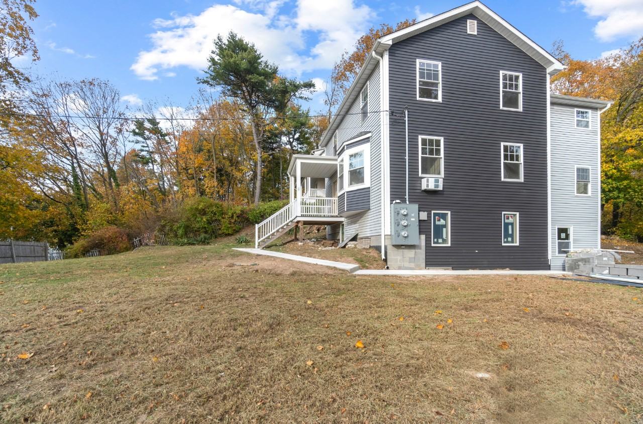 1285 Townsend Ave #1 - Photo 2 of 11