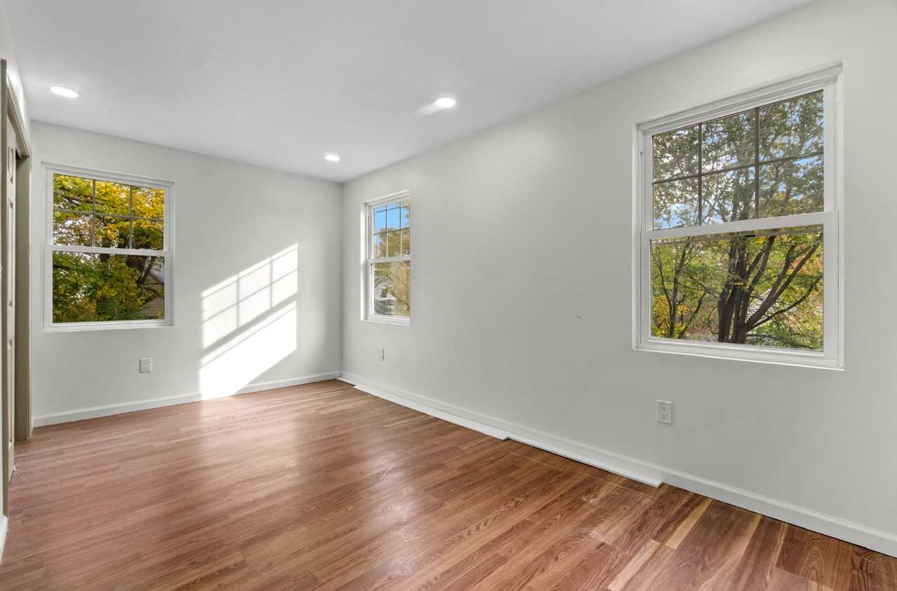 1285 Townsend Ave #1 - Photo 7 of 11