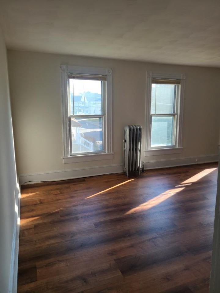 27 Hospital St #B - Photo 4 of 10