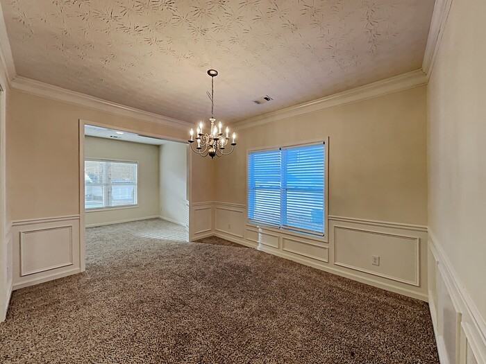 2400 Village Green Dr - Photo 3 of 21