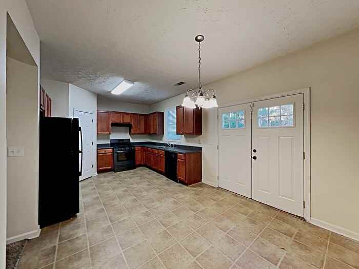 2400 Village Green Dr - Photo 6 of 21