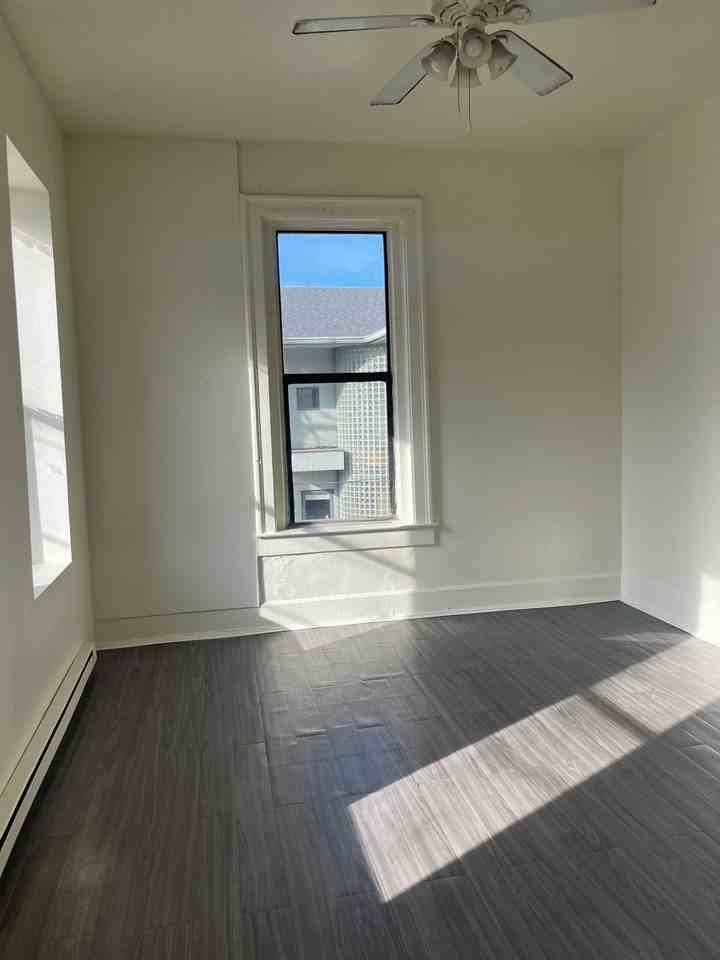 2801 W Mcmicken Ave #2 - Photo 3 of 4
