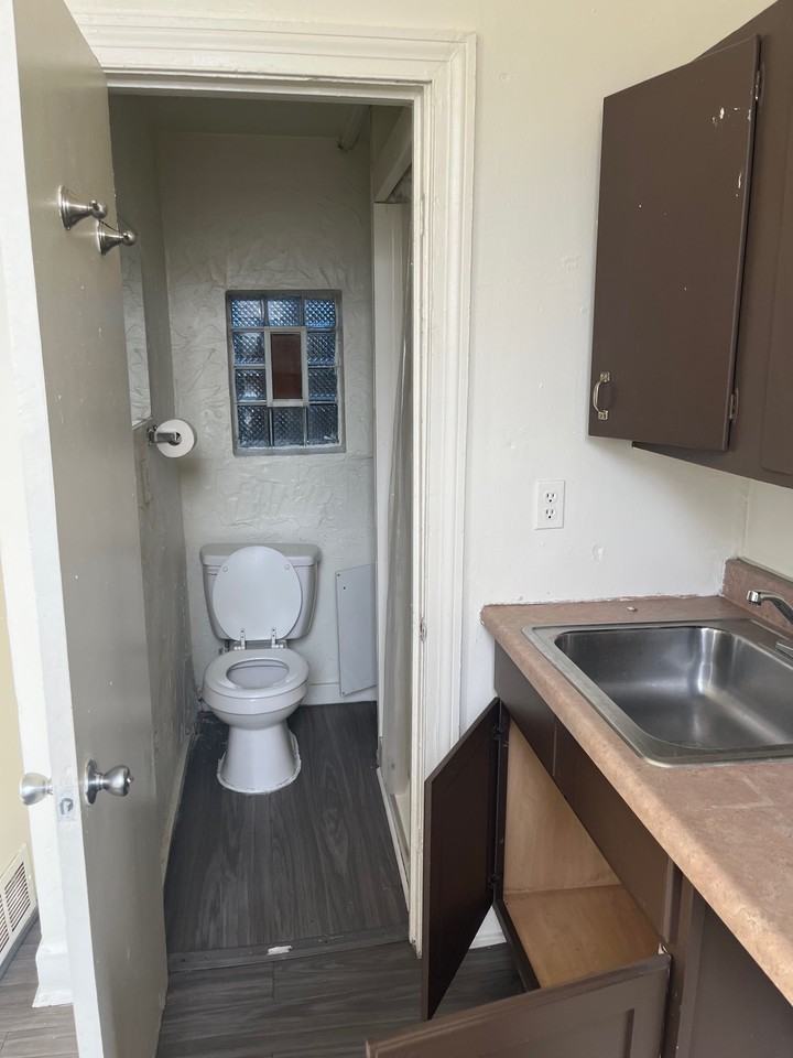 2801 W Mcmicken Ave #2 - Photo 4 of 4