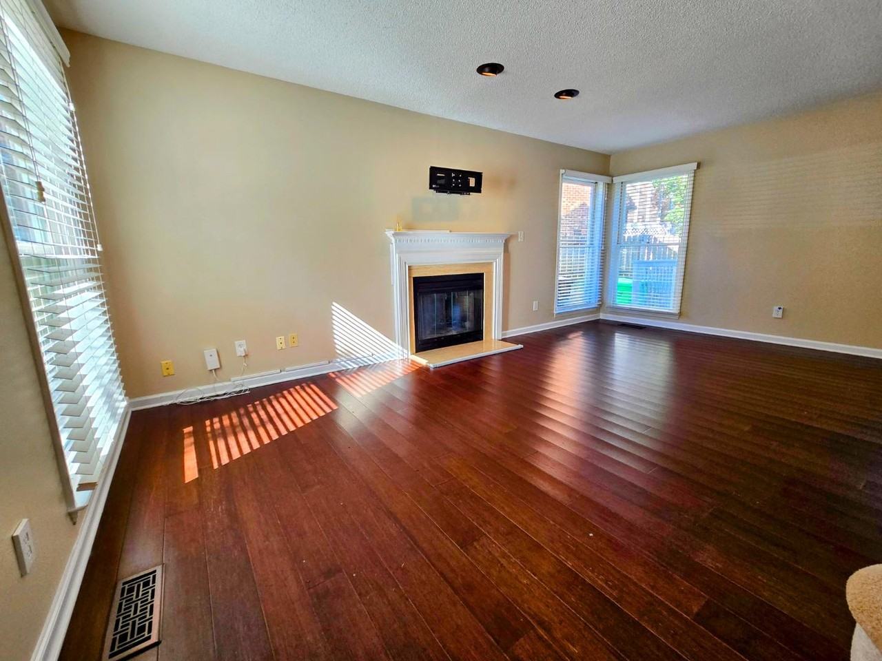 2317 Declaration Dr - Photo 3 of 20