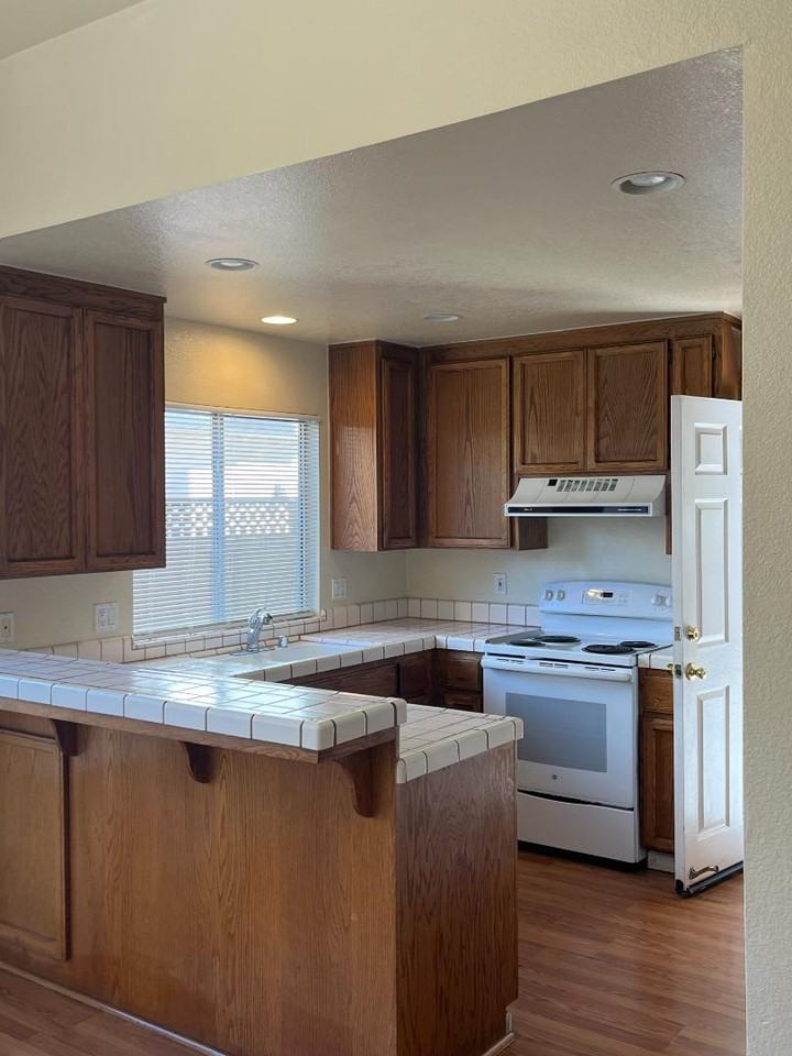 7651 Church St - Photo 4 of 20