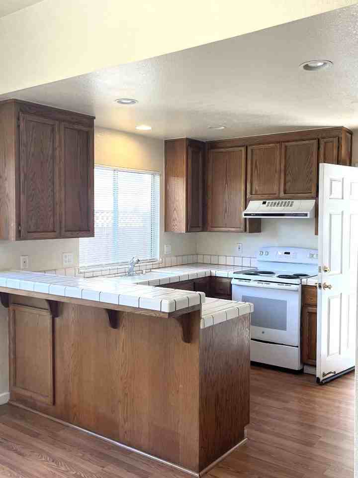 7651 Church St - Photo 5 of 20