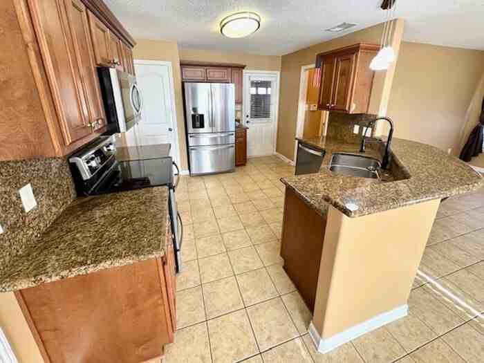 11925 Country Valley Dr - Photo 4 of 16