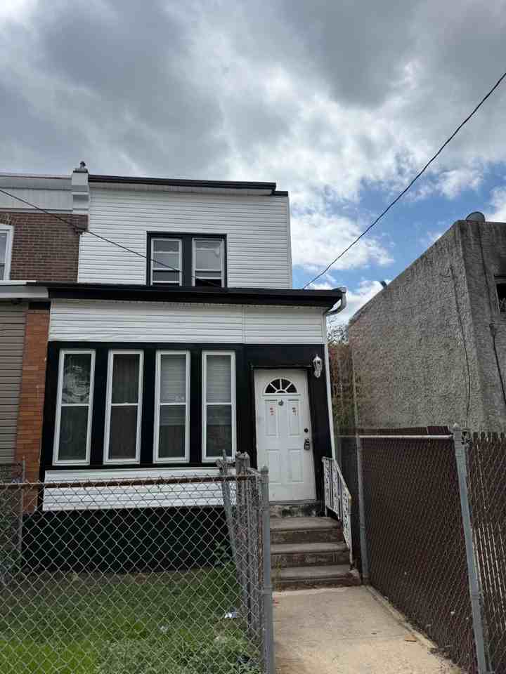 2758 Mickle St - Photo 3 of 12