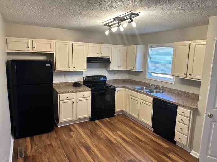 535 Park St - Photo 2 of 8