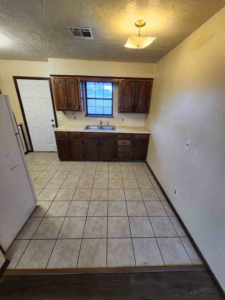 306 Se 10th #1 - Photo 3 of 9