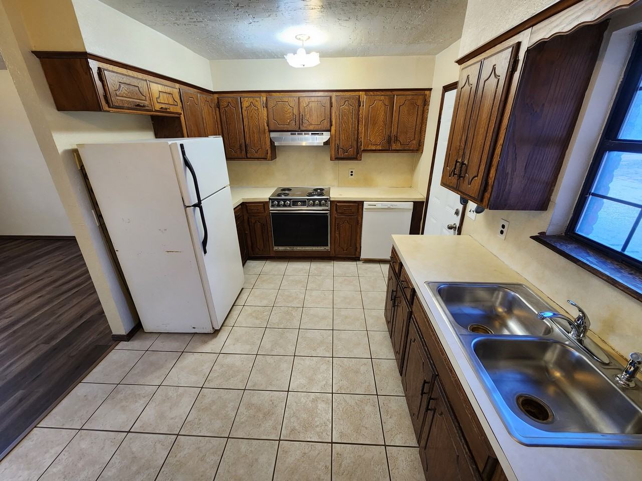 306 Se 10th #1 - Photo 4 of 9