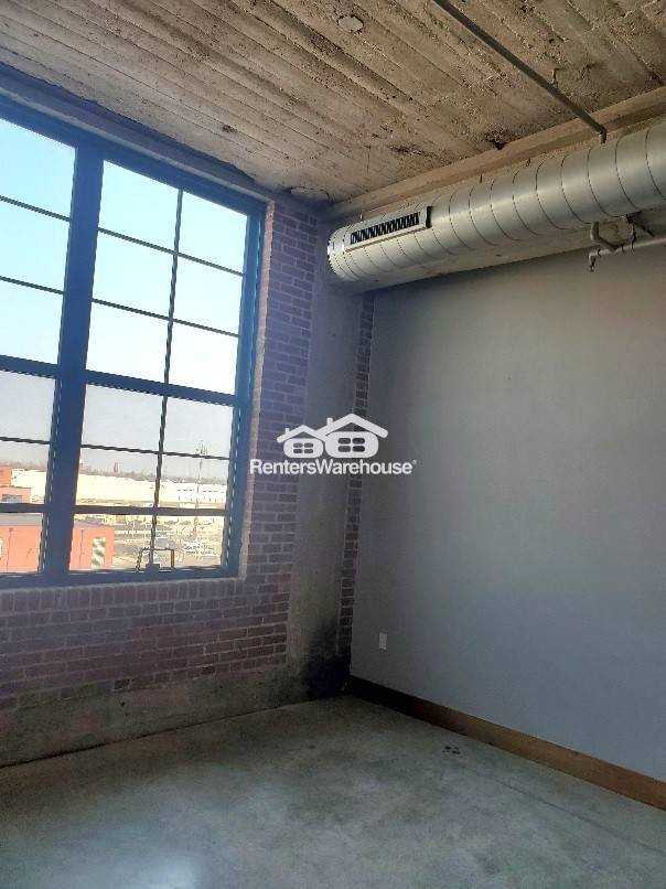 2323 Locust St #410 - Photo 5 of 26