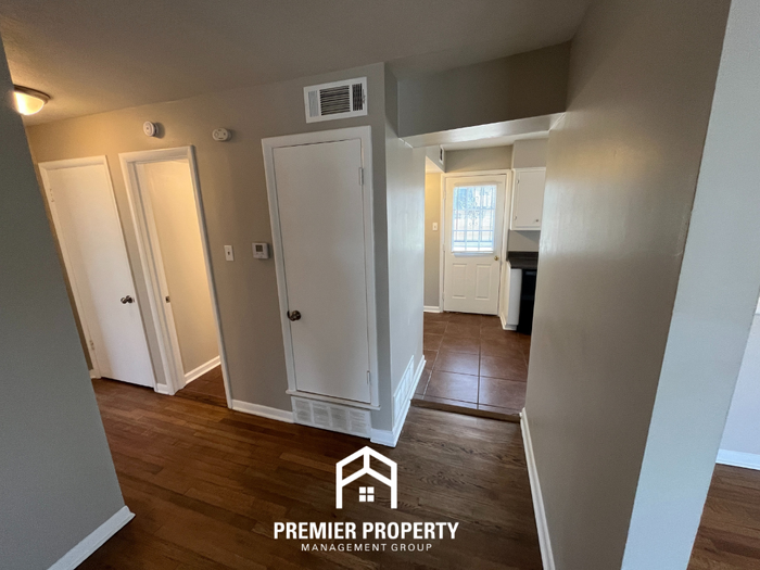 4705 Deluth Ave - Photo 6 of 30