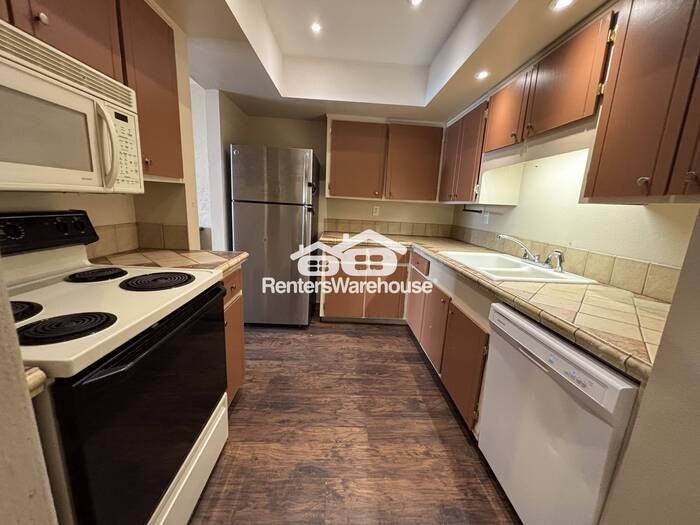 635 N Hobson - Photo 4 of 9