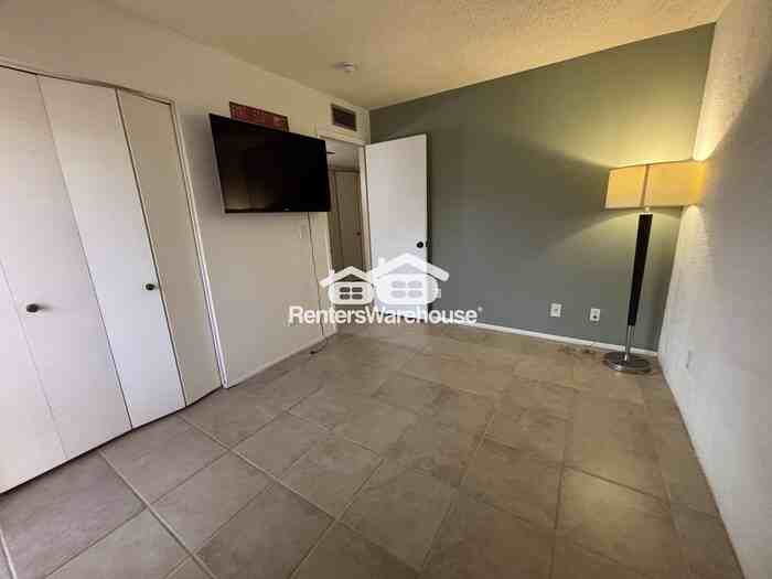 635 N Hobson - Photo 6 of 9