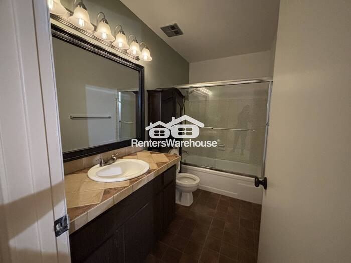 635 N Hobson - Photo 7 of 9