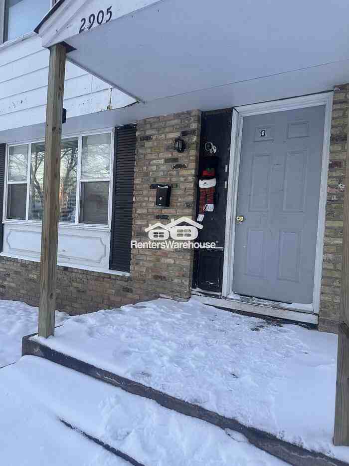 2905 Bryant Ave N #2 - Photo 3 of 11