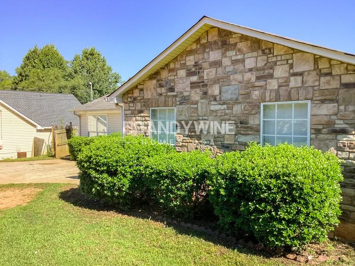 630 Morrow Rd - Photo 2 of 21