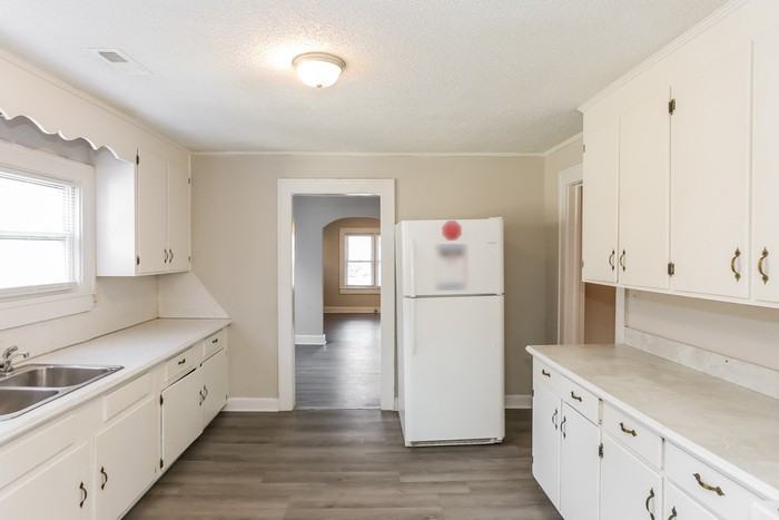 523 Engleside St - Photo 5 of 11