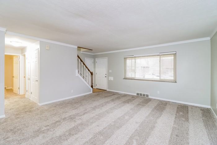 5633 Green Acres Ct - Photo 2 of 10