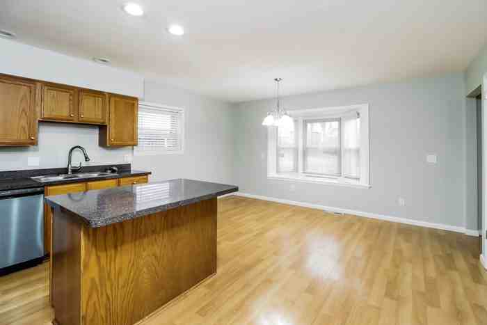 5633 Green Acres Ct - Photo 3 of 10