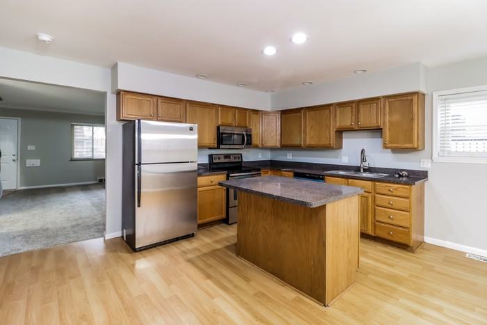 5633 Green Acres Ct - Photo 4 of 10