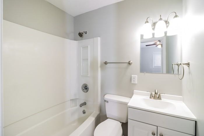 5633 Green Acres Ct - Photo 7 of 10