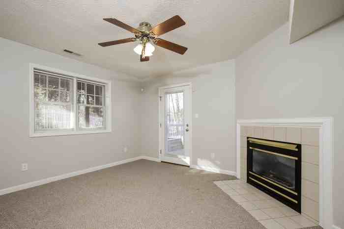 936 Heatherstone Dr - Photo 3 of 10