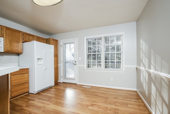 936 Heatherstone Dr - Photo 4 of 10