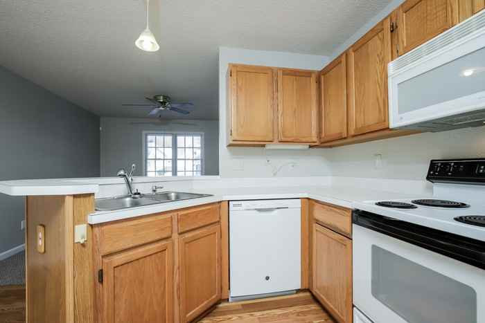 936 Heatherstone Dr - Photo 6 of 10