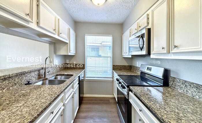 20021 Cottonglade Ln - Photo 2 of 21