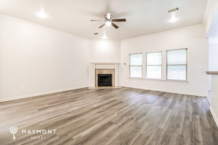 1011 Katy Ln - Photo 3 of 11