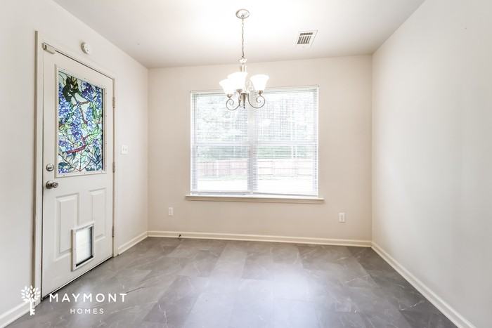 1011 Katy Ln - Photo 4 of 11