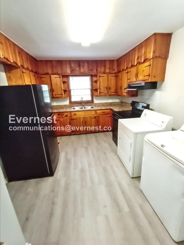 961 Elizabeth Dr - Photo 2 of 14