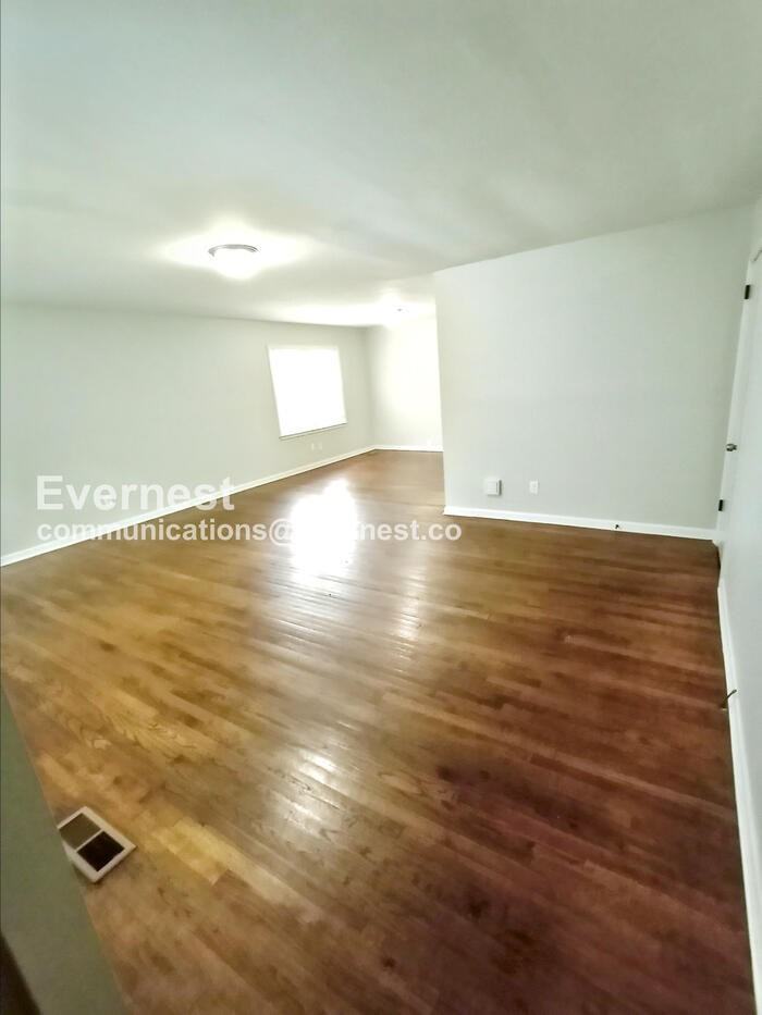 961 Elizabeth Dr - Photo 3 of 14