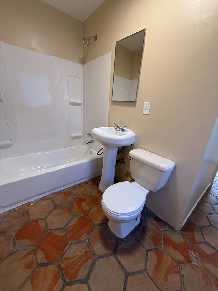 1303 N Columbus Blvd #A - Photo 7 of 10