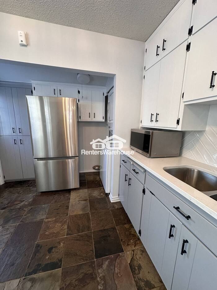 3136 Utah Ave S - Photo 4 of 7