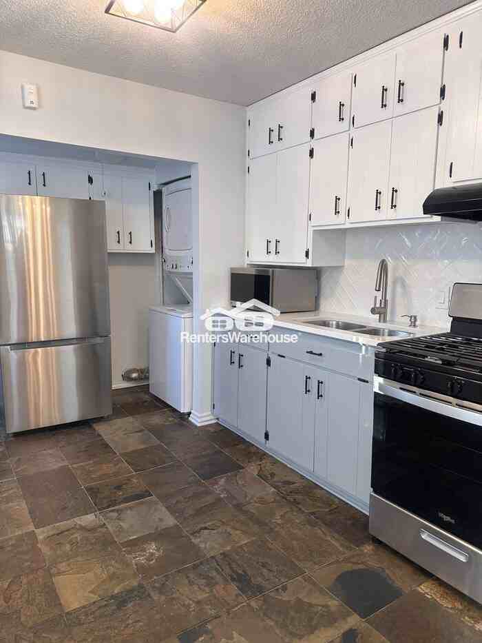 3136 Utah Ave S - Photo 5 of 7