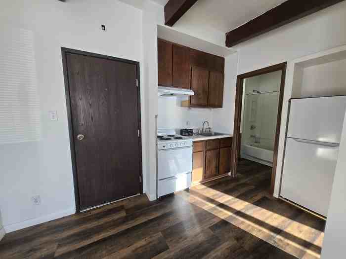 906 Lowell St #1 - Photo 5 of 10