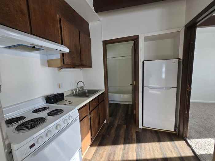 906 Lowell St #1 - Photo 6 of 10