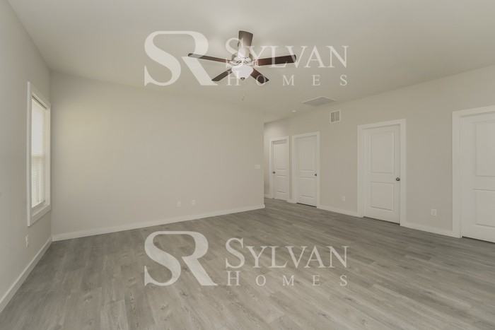 8621 Reedy Creek Rd - Photo 5 of 15