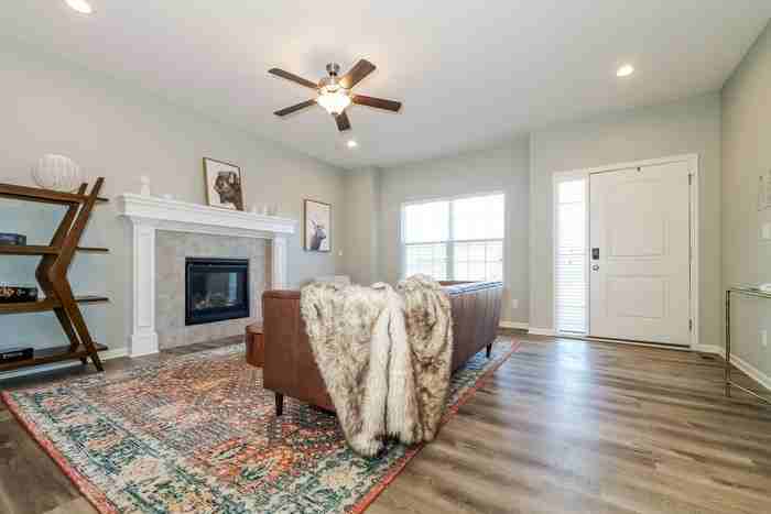 1108 Nw Hilltop Ln - Photo 2 of 16