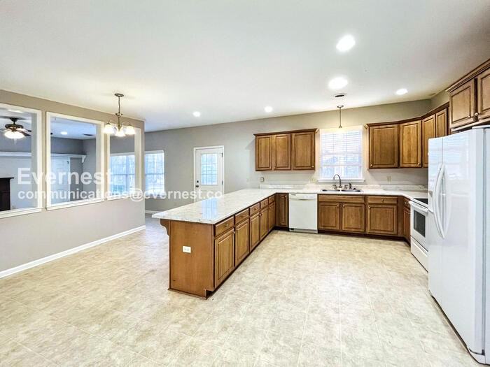 1181 Henry Rd - Photo 3 of 35