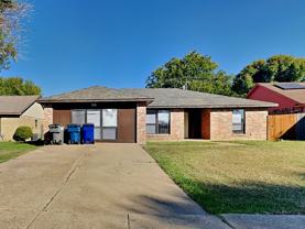 3014 E Pepperidge Dr - Photo 1 of 1