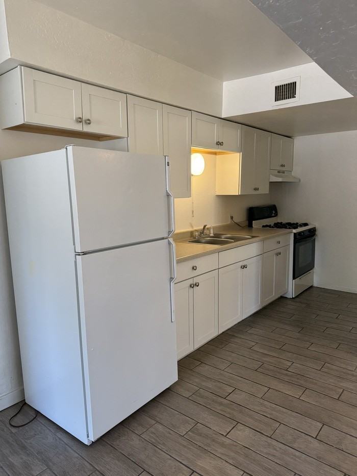 3519 N Los Altos Ave #2 - Photo 5 of 11