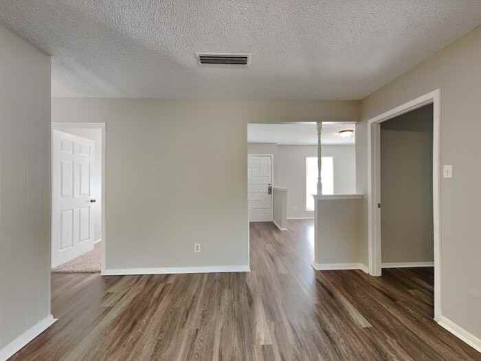 1201 Saturn Dr - Photo 5 of 21