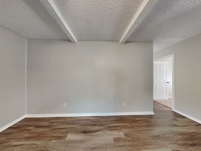 1201 Saturn Dr - Photo 6 of 21